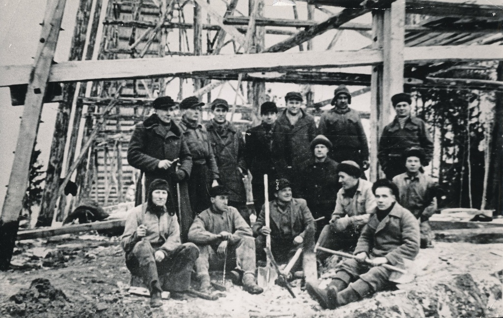 Foto. Andsumäe suusahüppetorni ehitajad 1947 - 1949.a.
