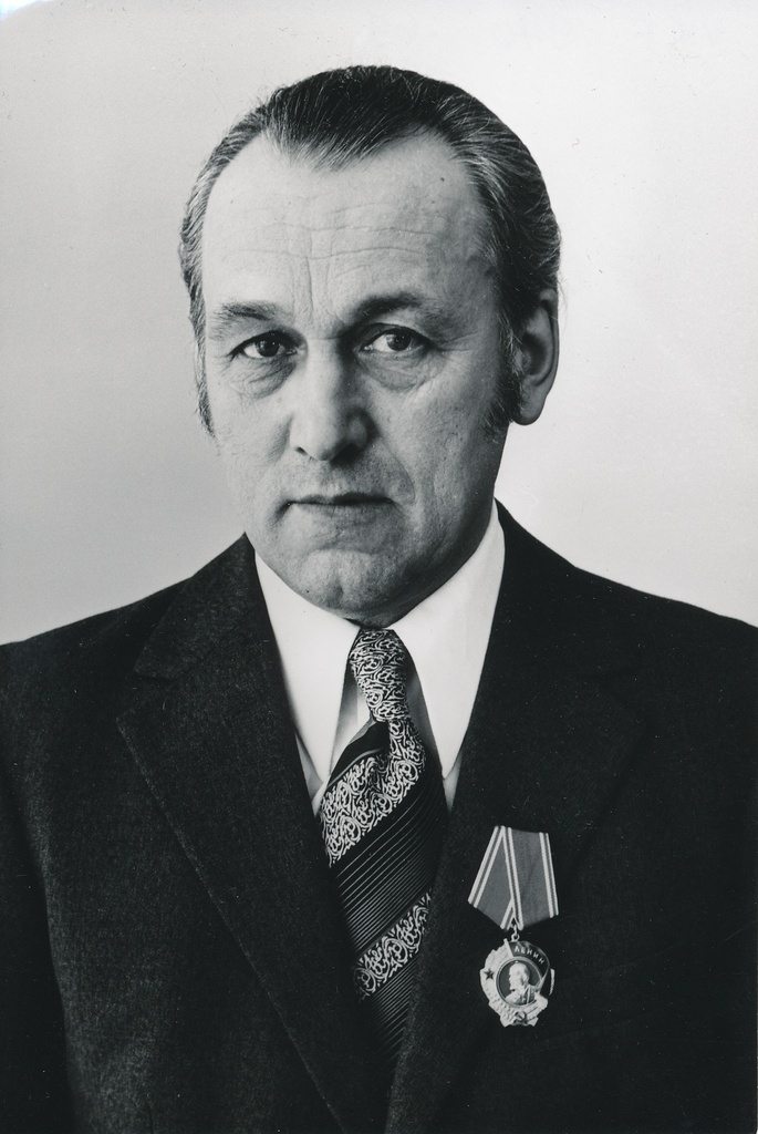 Foto.  Lenini ordeni kavaler  Võru MEK brigadir Hektor Treial 1982.a.