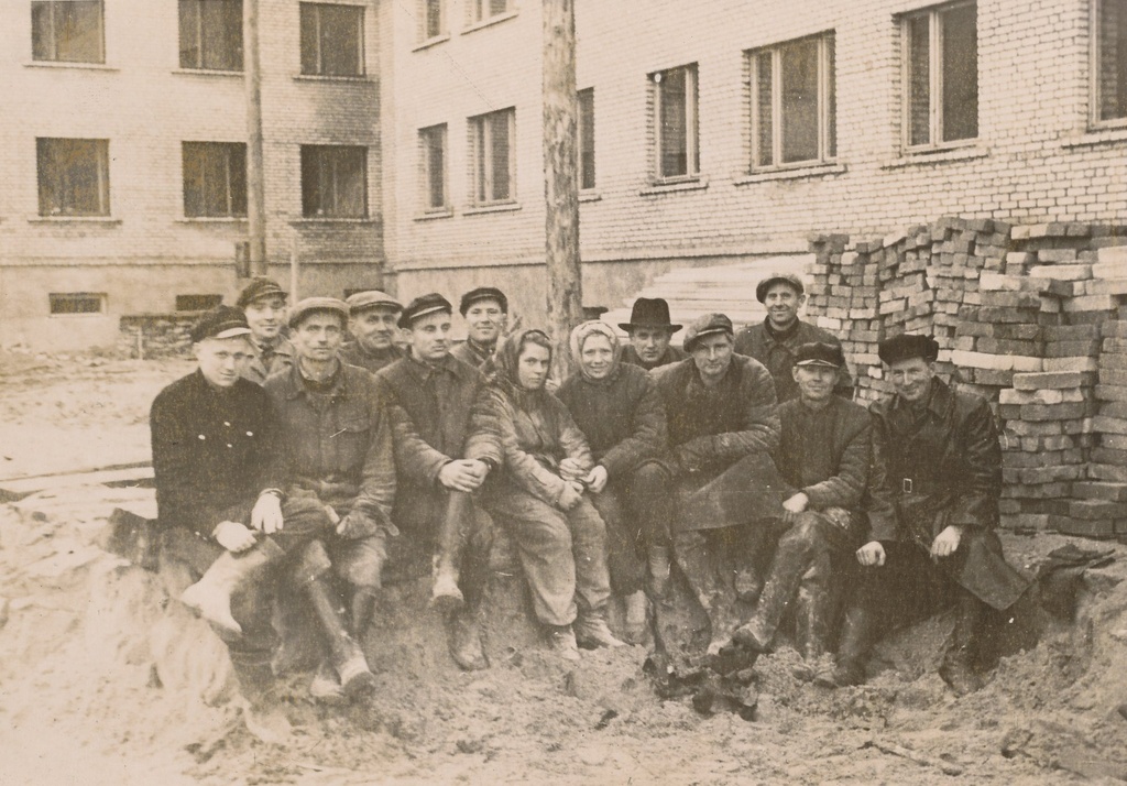 Foto. Võru MEK-i Mäestu brigaad Paju ja Lenini tänavate nurgal 1959.a.