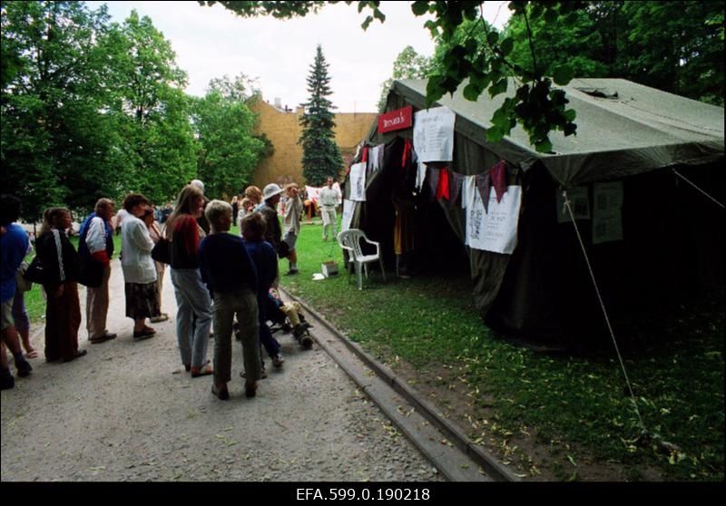 Hansapäevad Tartus. Järjekord "Tervisetoa" juurde.
