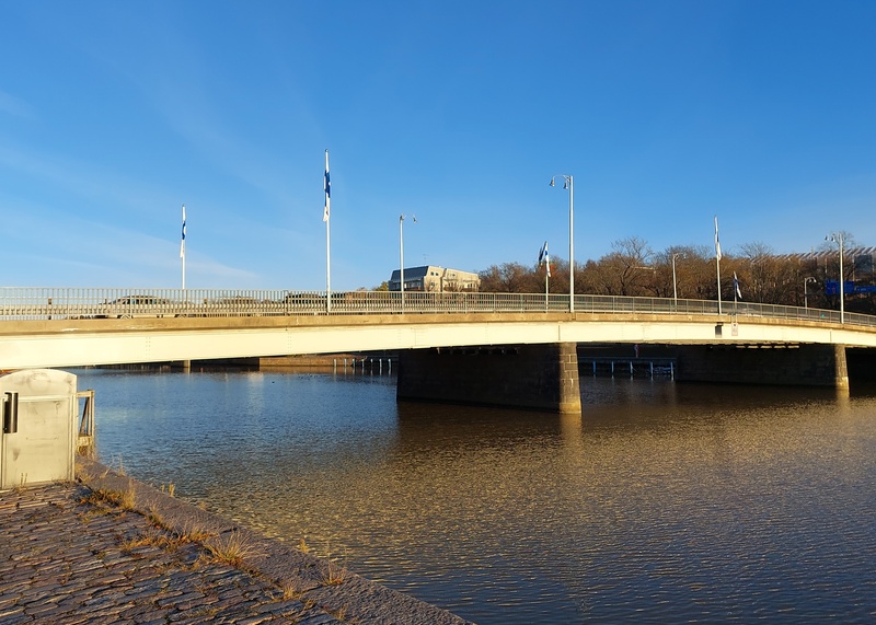 Trailer trailers on the Martins Bridge; outdoor picture rephoto