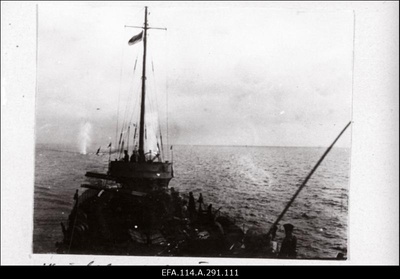 Mereväe I aastapäeva 21.dets.1919.a. puhul kingitud album. Vambola, Lembitu, Lennuk, väiksemad laevad, nende meeskonnad.  duplicate photo