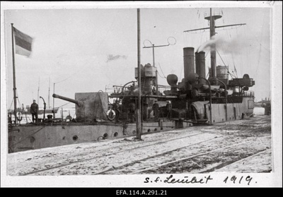 Mereväe I aastapäeva 21.dets.1919.a. puhul kingitud album. Vambola, Lembitu, Lennuk, väiksemad laevad, nende meeskonnad.  duplicate photo