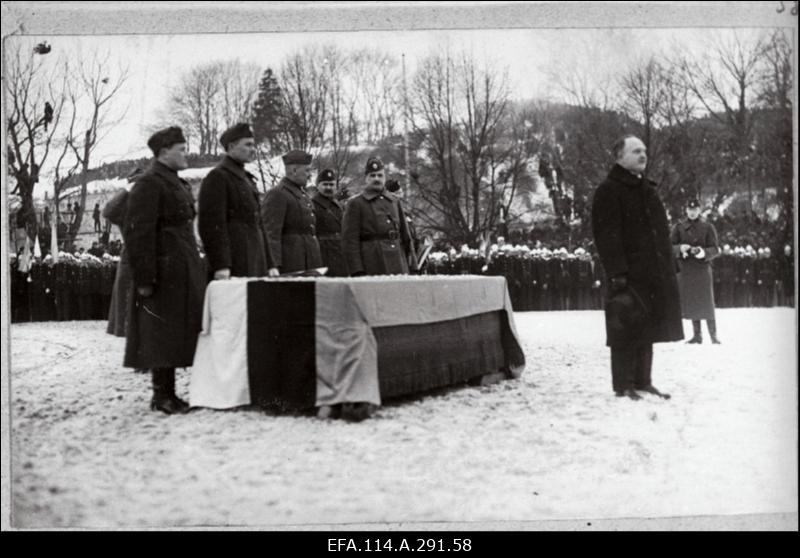 Mereväe I aastapäeva 21.dets.1919.a. puhul kingitud album. Vambola, Lembitu, Lennuk, väiksemad laevad, nende meeskonnad.