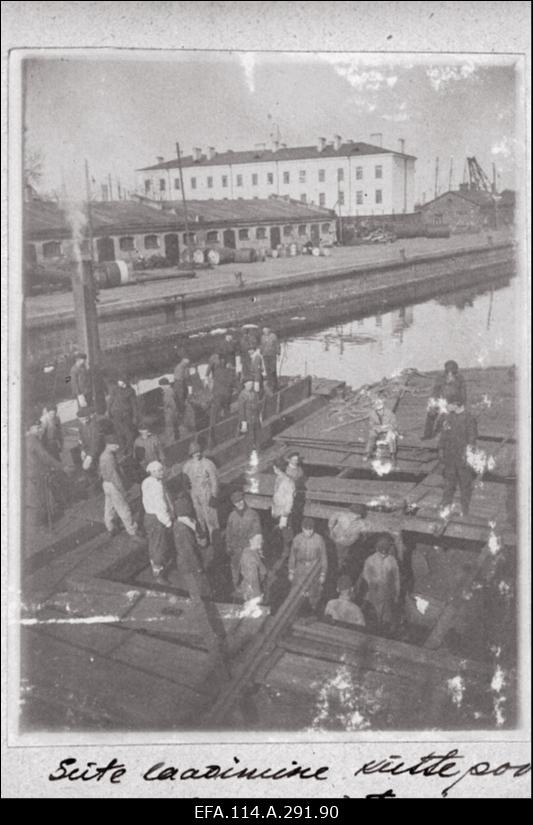 Mereväe I aastapäeva 21.dets.1919.a. puhul kingitud album. Vambola, Lembitu, Lennuk, väiksemad laevad, nende meeskonnad.