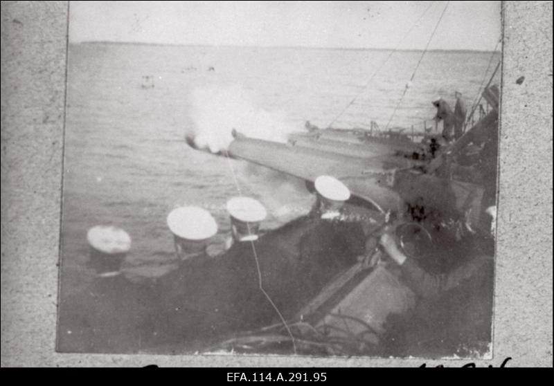 Mereväe I aastapäeva 21.dets.1919.a. puhul kingitud album. Vambola, Lembitu, Lennuk, väiksemad laevad, nende meeskonnad.