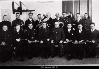 Kaitseliidu Petseri Maleva orkester. Orkestrijuhtide kursused. Orkester paraadidel ja tähtpäevadel Tallinnas, Petseris ja mujal.  duplicate photo