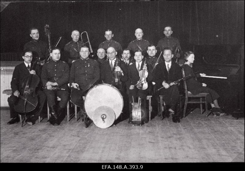 Kaitseliidu Petseri Maleva orkester. Orkestrijuhtide kursused. Orkester paraadidel ja tähtpäevadel Tallinnas, Petseris ja mujal.