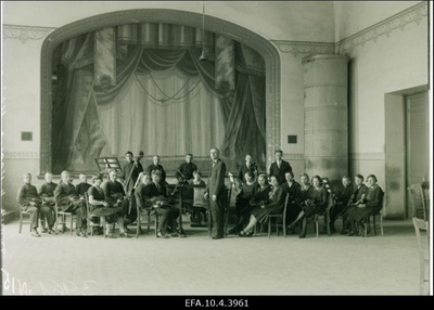 Väike-Maarja Ühisreaalgümnaasiumi õpilasorkester.  similar photo