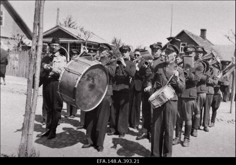 Kaitseliidu Petseri Maleva orkester. Orkestrijuhtide kursused. Orkester paraadidel ja tähtpäevadel Tallinnas, Petseris ja mujal.