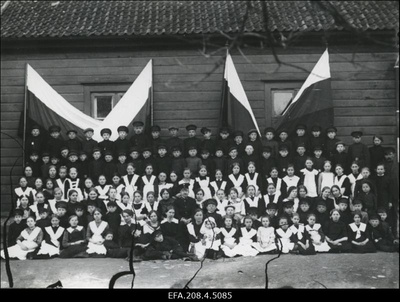 Paide kihelkonnakooli üldgrupp. Kooli juhataja Eglon.  duplicate photo