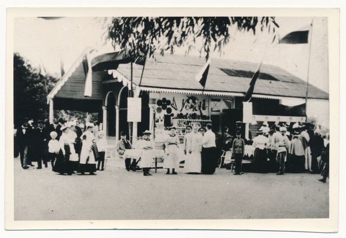 Foto. Läänemaa näitus. Väljapanekute kiosk. (E - 289-22).