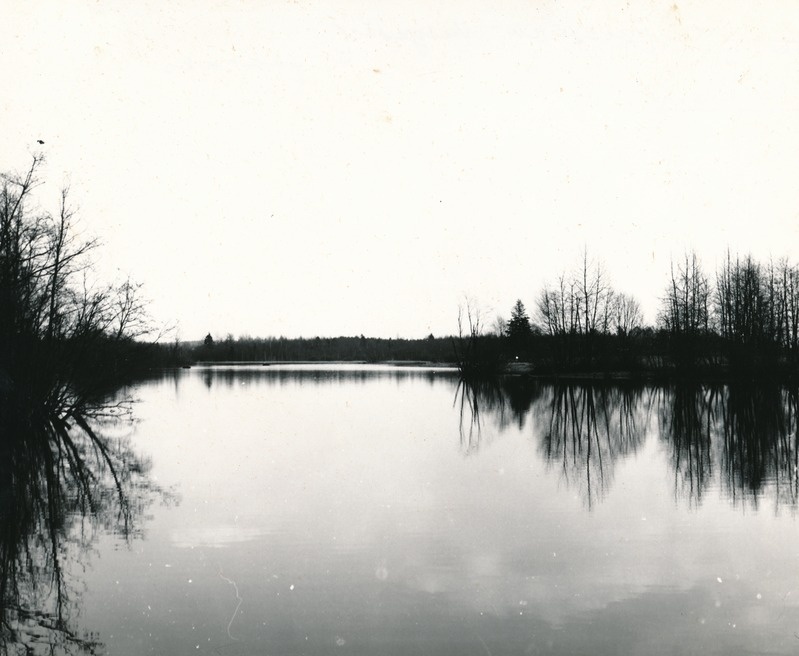 Moe paisjärv Valgejõel