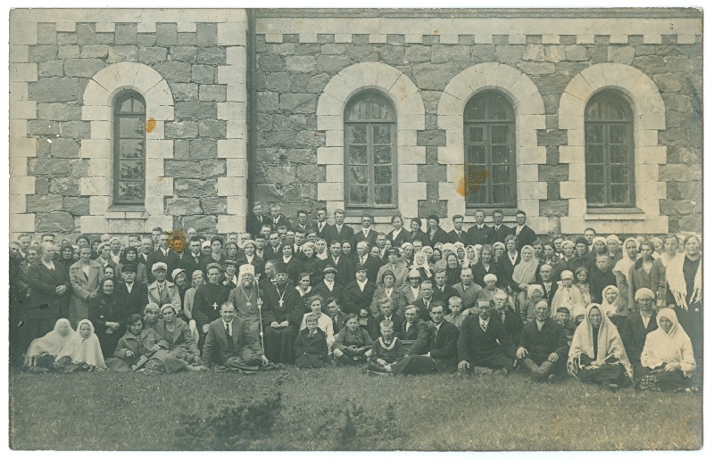 Foto. Uue-Virtsu õigeusu kirik Kõmsil ja kogudus. 1920nd.