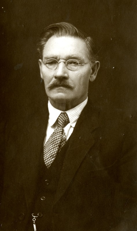 Jakob Liivi rinnaportree