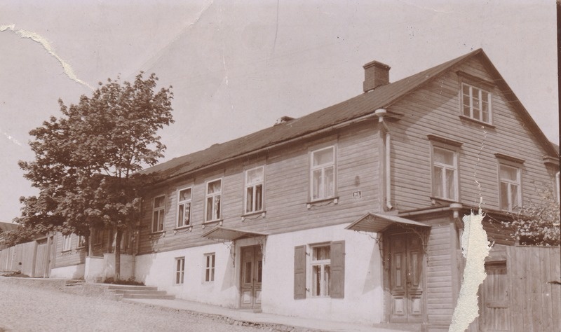 Rakvere, Tõusu 2 Adoffi maja