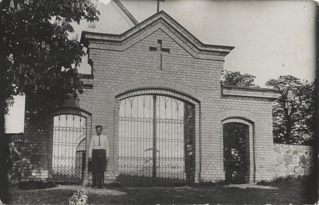 The gates of the Rannu church in Tartumaa