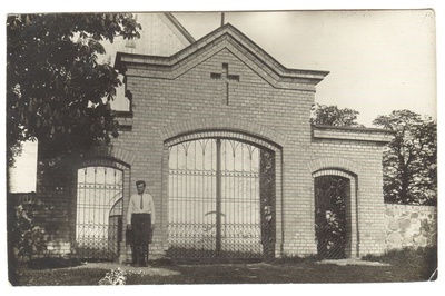 Rannu kiriku värav  duplicate photo