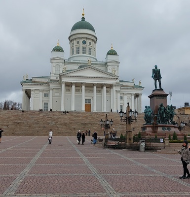 Tuomiokirkko ja Senaatintori.. rephoto