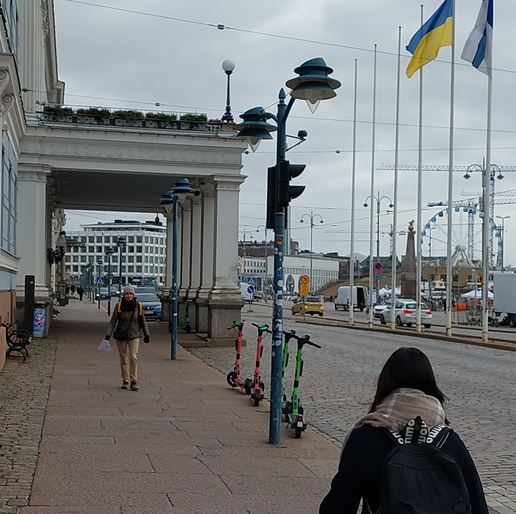 President Urho Kekkosen's funeral exhibition for North Esplanad to watch the accumulated audience. rephoto
