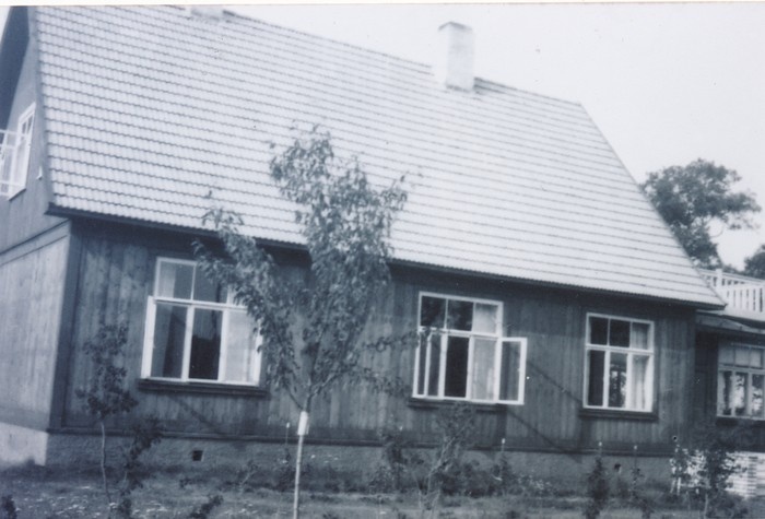 Fotokoopia. Tuiskverede maja Kärdlas Nuutri tänaval 1940.a paiku