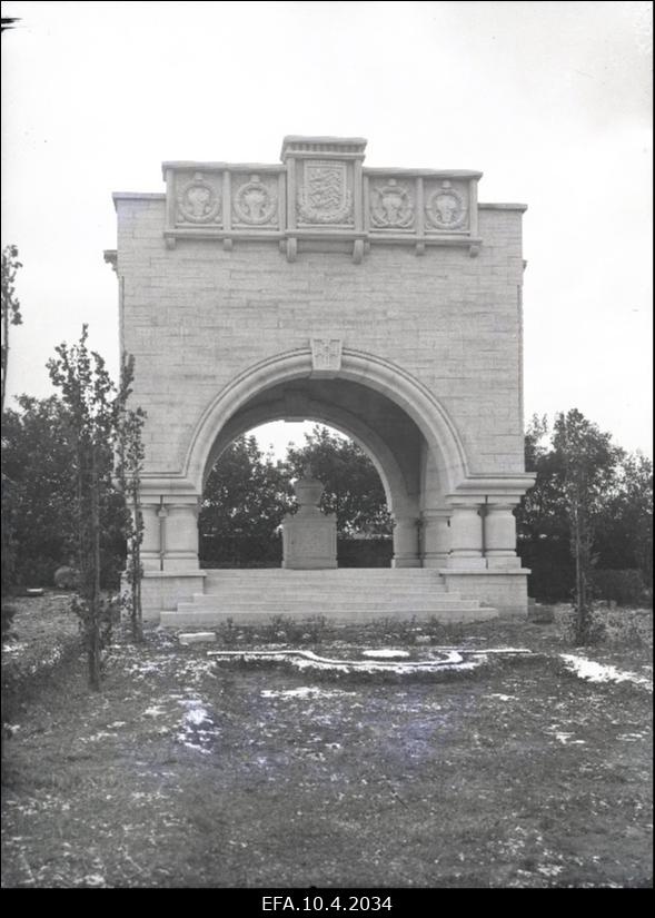 Vabadussõjas langenutele püstitatud mälestusehis - mausoleum Tallinna Kaitseväe kalmistul (Sõjaväekalmistul).