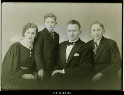 Grupp Tallinna Töölisteatri näitlejaid.  duplicate photo