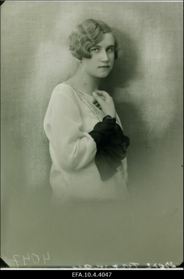 Tiiu Targama-Terkman - dirigent.  duplicate photo