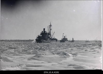 Saksa laevad Tallinna reidil.  duplicate photo