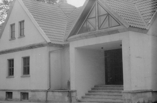 Kuressaare, kontorihooneks restaureeritud maja Kitsal tänaval