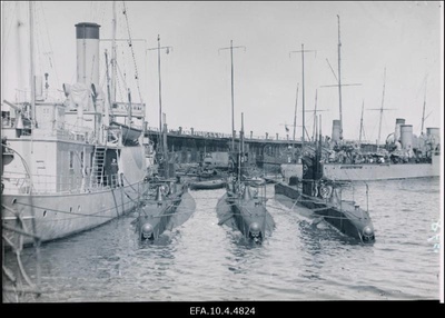 Taani allveelaevad Tallinna sadamas.  duplicate photo
