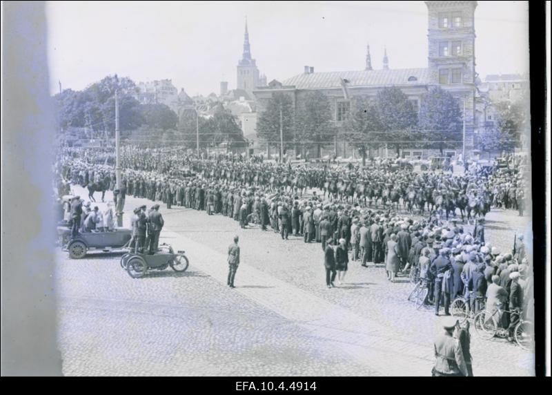 Rootsi kuningas Gustav V tervitama tulnud rahvahulk Vene turul.