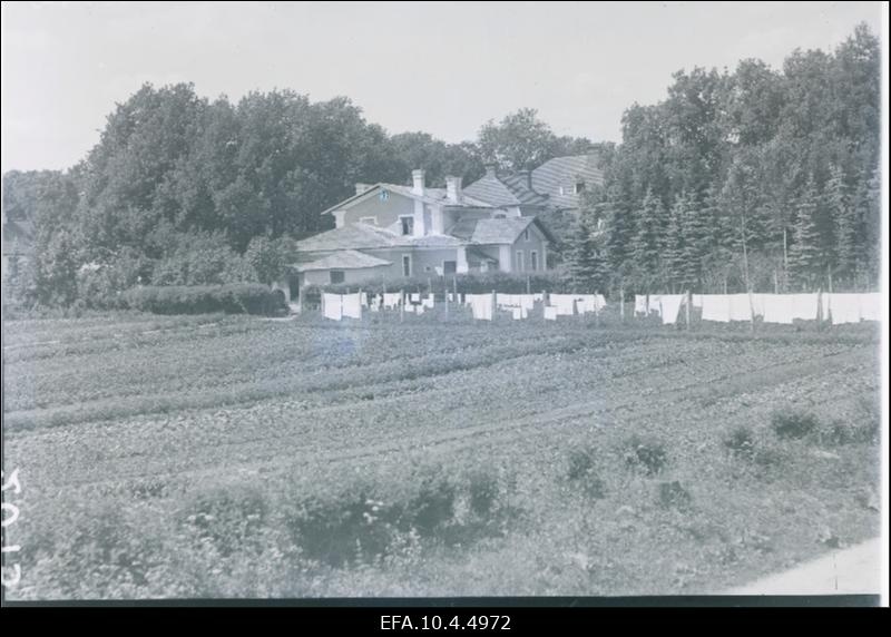 Olustvere Põllutöökooli kõrvalhooned.