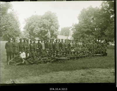 Vabadussõda. Kalevi Maleva Pataljoni tehnilise roodu (kuulipildujad) sõdurid Sangastes.  duplicate photo