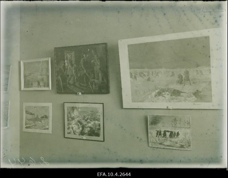 Väljapanekuid kunstinäituselt.