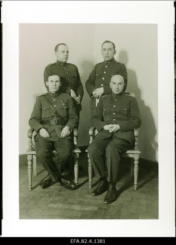 Kaitsevägede staabi Ohvitserikogu fotokomisjon.