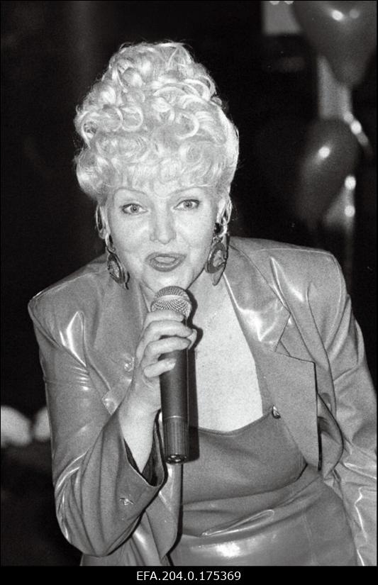 Lauljatar Marju Länik.