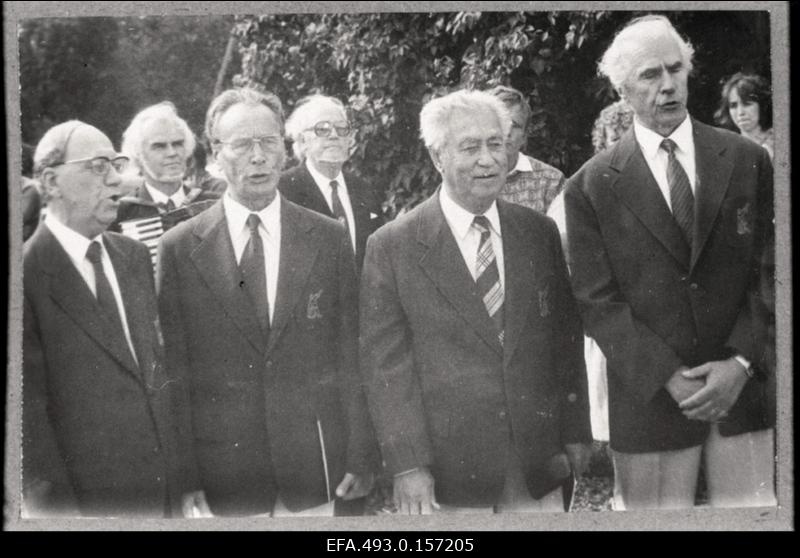 Helilooja ja dirigent Gustav Ernesaksa mälestuskivi avamisel tema sünnikohas Perila külas esineb kvartett RAM-1. Vasakult 1. Georg Metsalu, 3. Erich Jaansoo, 4. Raimond Alango