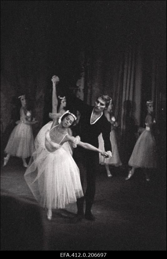 RAT Estonia balletisolistid ENSV teeneline kunstnik Aime Leis ja Tiit Härm (debüüt) A. Adami balletis "Giselle".