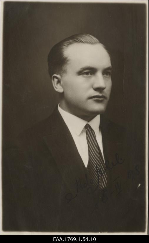 Üliõpilasseltsi "Liivika" liige, majandusteadlane Ado Abel, portreefoto