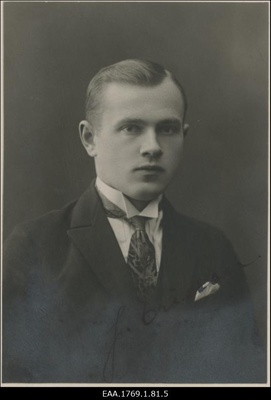 Üliõpilasseltsi "Liivika" liige, õigusteadlane Julius Erikson,  portreefoto  duplicate photo