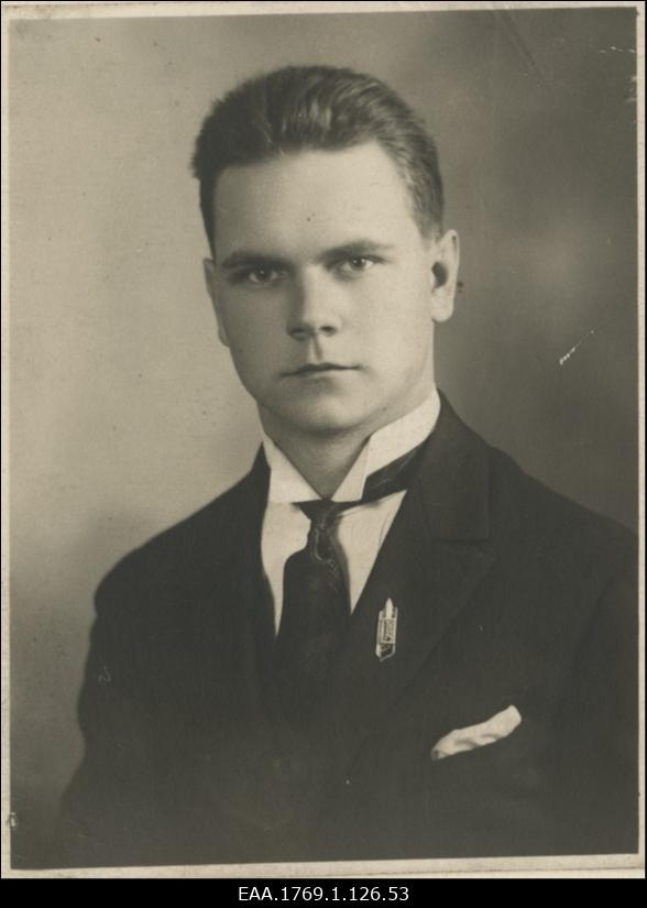 Üliõpilasseltsi "Liivika" liige, õigusteadlane Elmar Juust, portreefoto