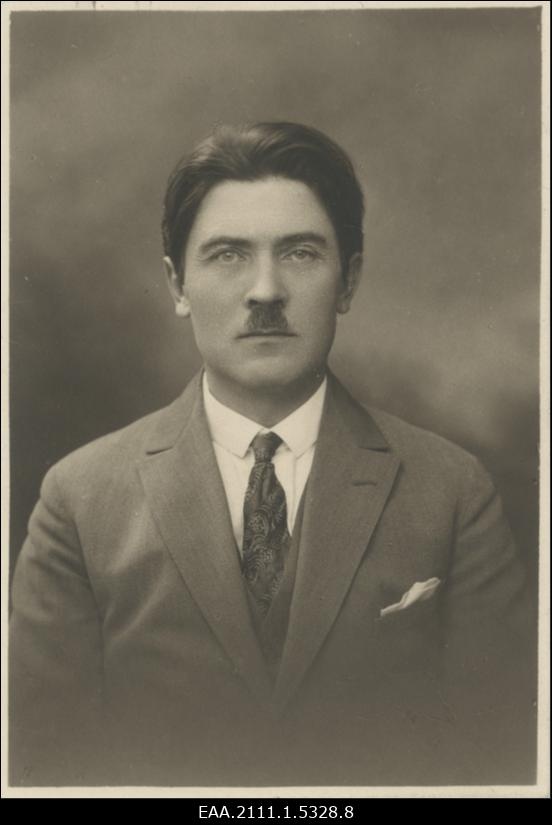 Johannes Aavik, keeleteadlane ja haridustegelane, portreefoto
