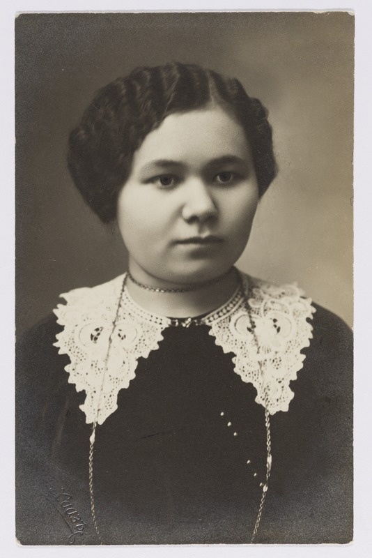 Tundmatu naine, portreefoto