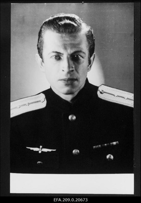 Näitleja Kaljo Kiisk Sanja osatäitjana V. Kaverini näidendis Kaks kaptenit.  similar photo