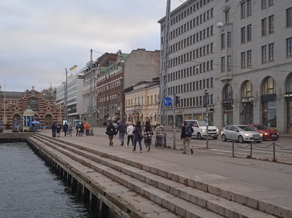 Vismarkt in Helsinki met aangemeerde bootjes aan de kade., Helsingfors Finland, Vischmarkt Reval rephoto