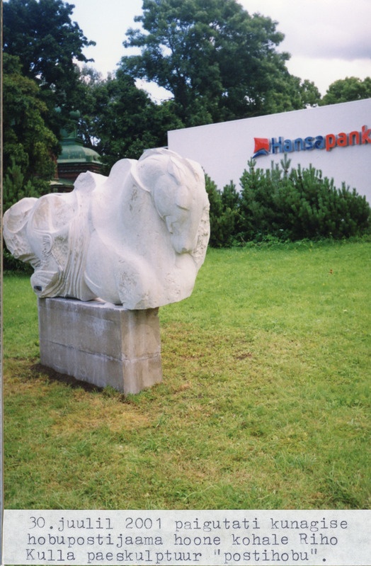 Paeskulptuur "Postihobu"