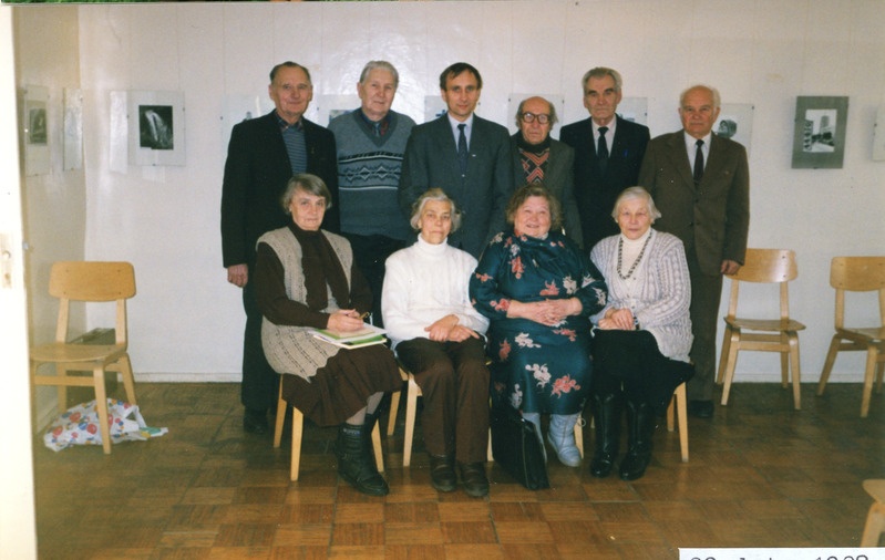 Kodu-uurijad Põlevkivimuuseumis (viimast korda) jõulude kokkutulekul 1998.a.