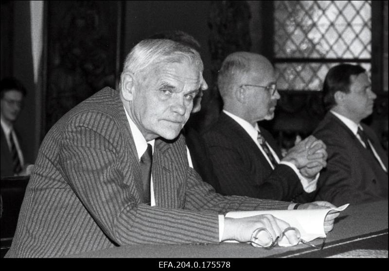 Tallinna linnavalitsuse liige Kalju Leppik linnavalitsuse istungil.