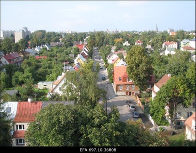 Vaade Peeteli kiriku tornist Pelgulinnale. Preesi tänav.  similar photo